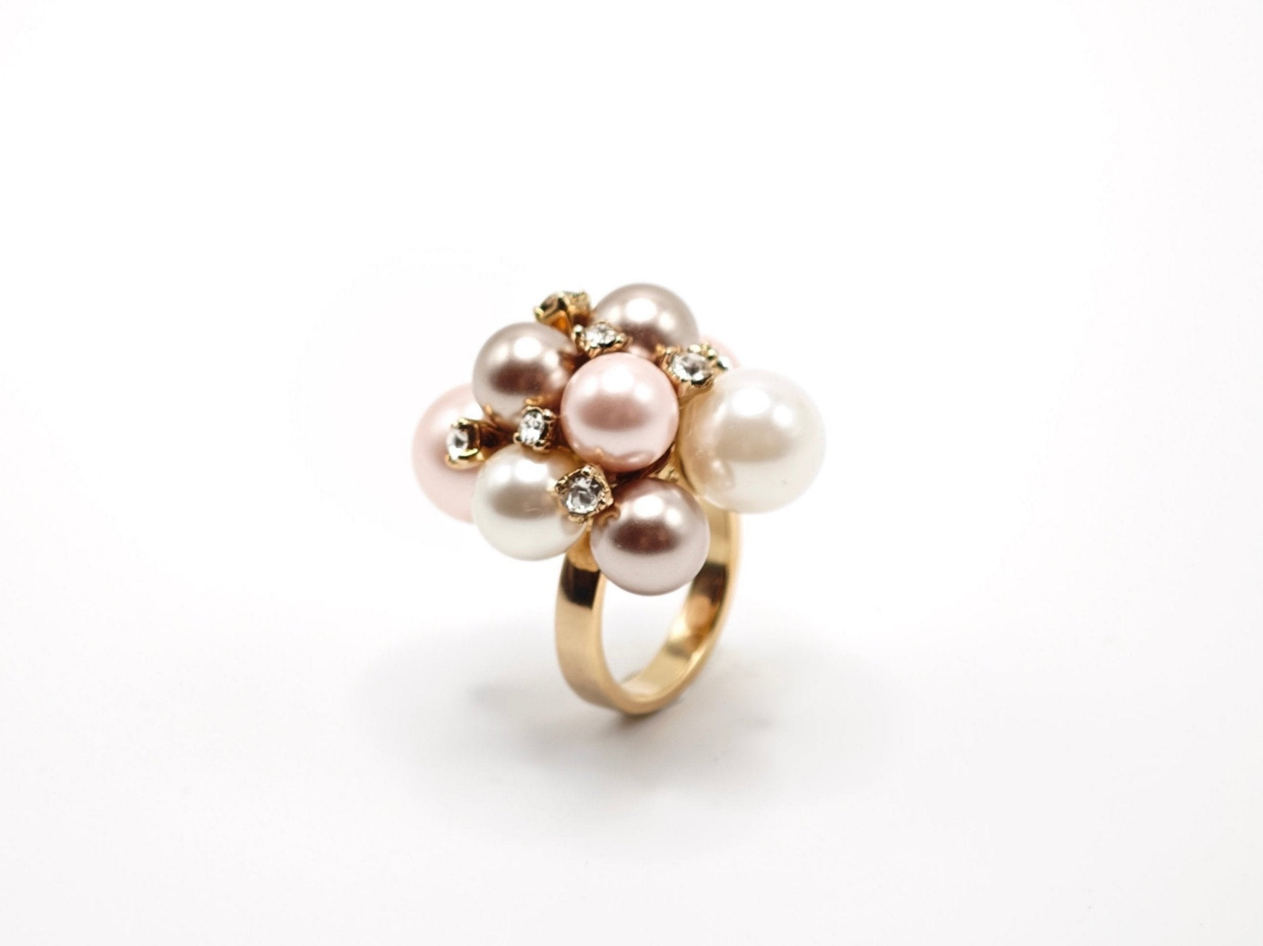 Anello a grappolo con perle bianche e rosa e cristalli | Marea Pearl – Amea Luxury Anello a grappolo con perle bianche e rosa e cristalli | Marea Pearl – Amea Luxury