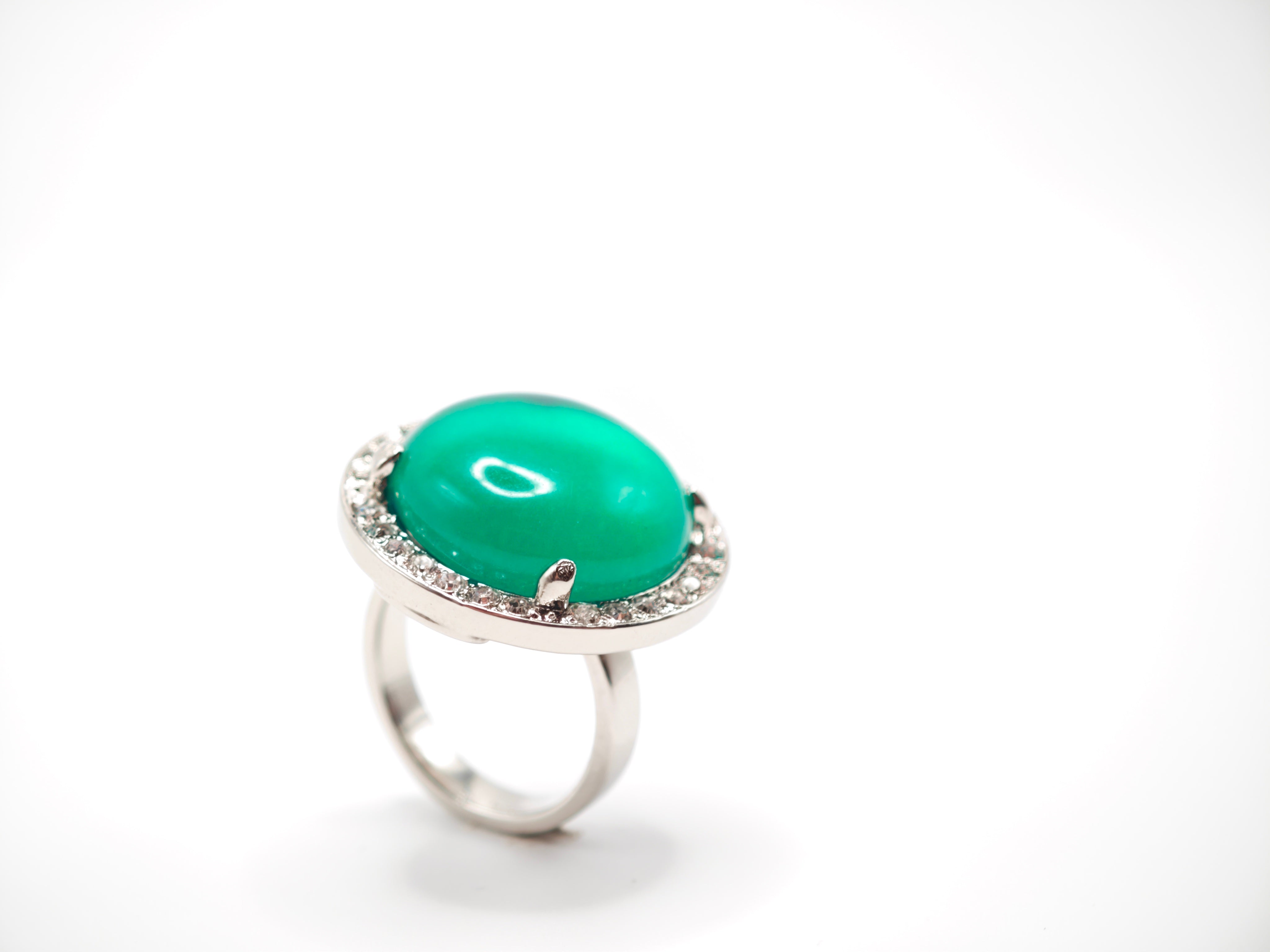 Anello a cupola con resina verde e riviere di cristalli Amea Luxury_1
