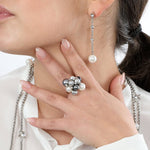 Anello a grappolo con perle bianche e grigie e cristalli Amea Luxury