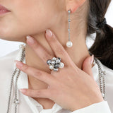 Anello a grappolo con perle bianche e grigie e cristalli Amea Luxury