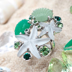 Anello con cristalli color verde smeraldo e resine a forma di conchiglia e stella marina Amea Luxury