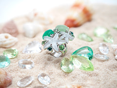 Anello con cristalli color verde smeraldo e resine a forma di conchiglia e stella marina Amea Luxury_2