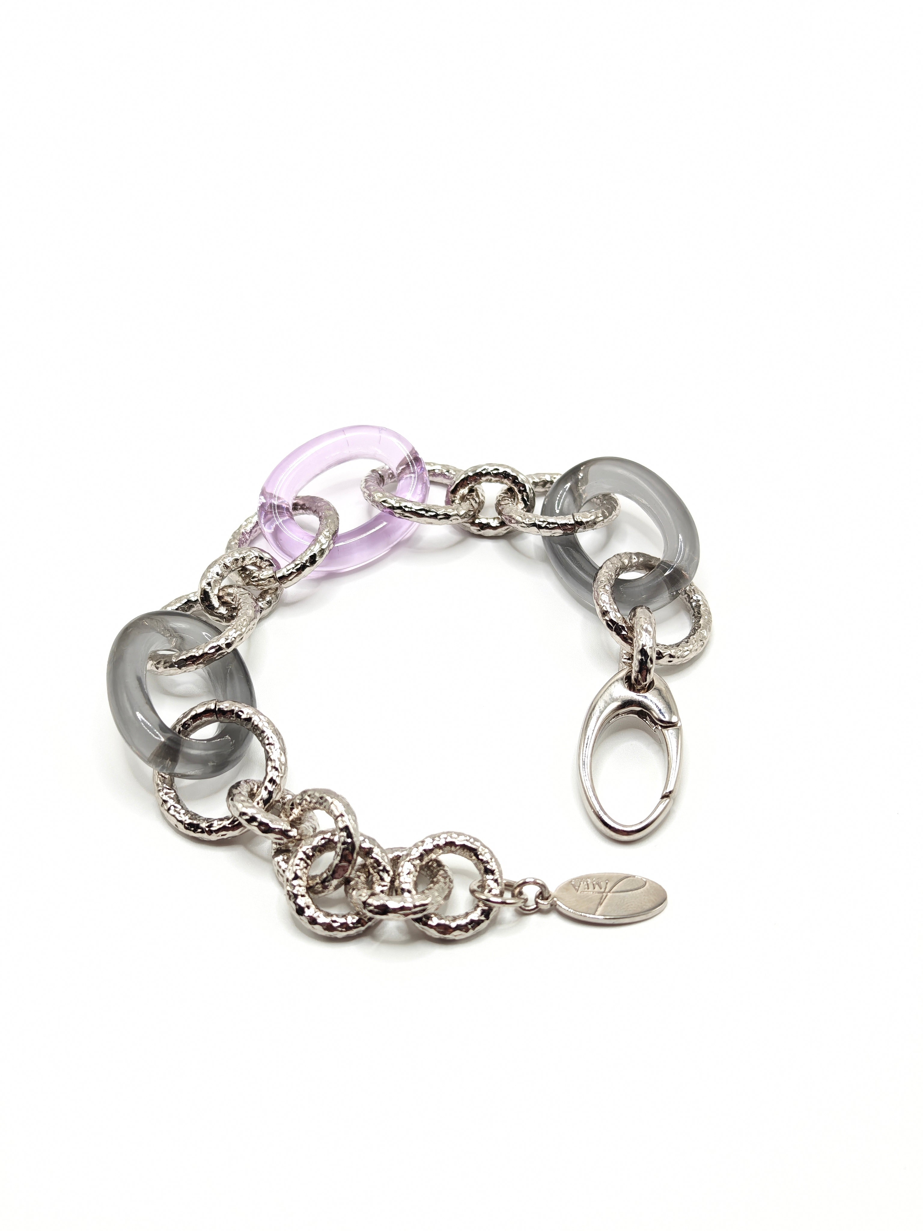 Bracciale maglie tonde martellate con elementi in resina grigio chiaro e violet Amea Luxury_1