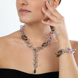 Bracciale maglie tonde martellate con elementi in resina grigio chiaro e violet Amea Luxury_2