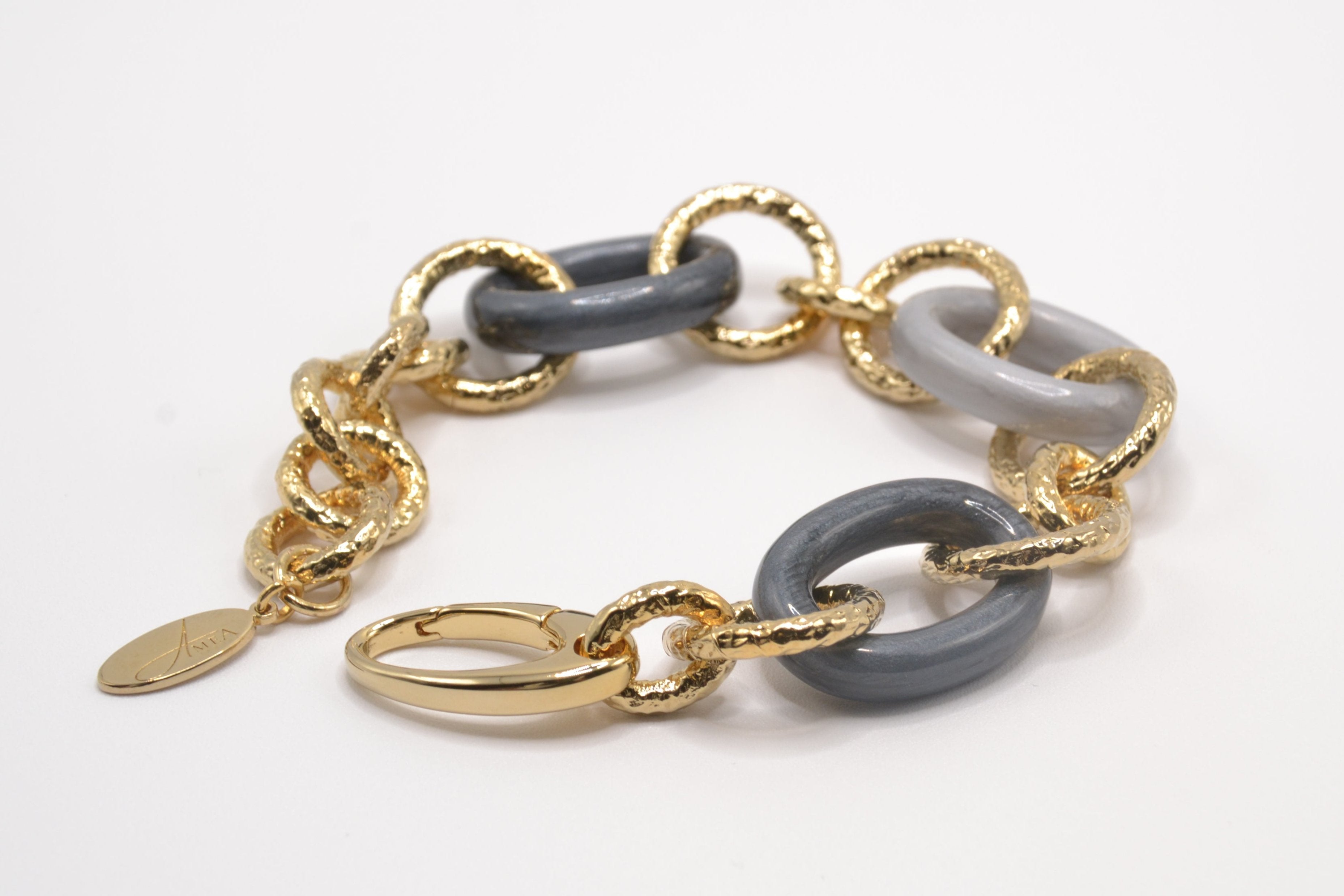 Bracciale_maglie_tonde_martellate_con_elementi_in_resina_grigio_opaco_Amea_Luxury_2
