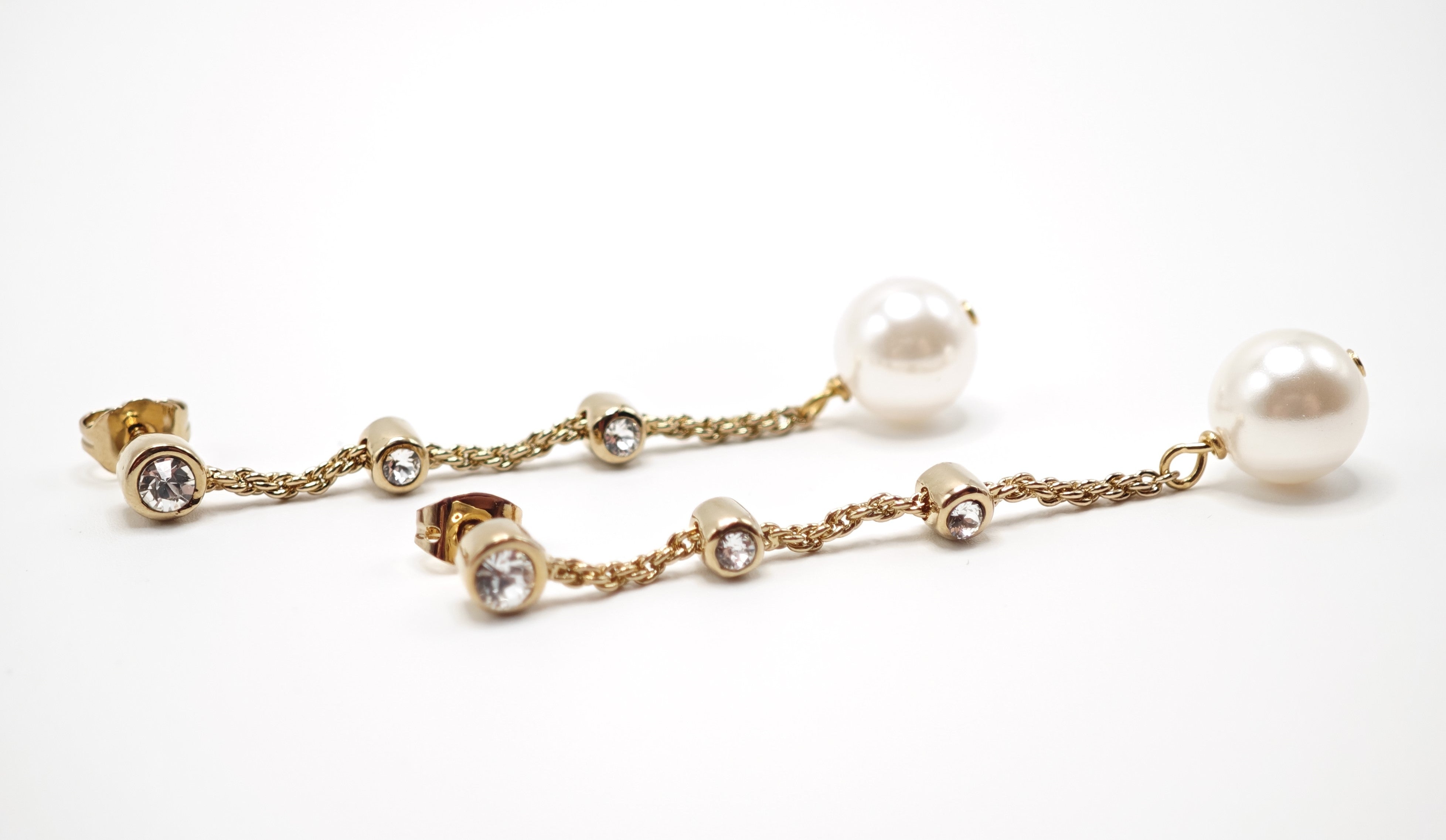 Orecchini pendenti con cristalli e perla finale Amea Luxury_1