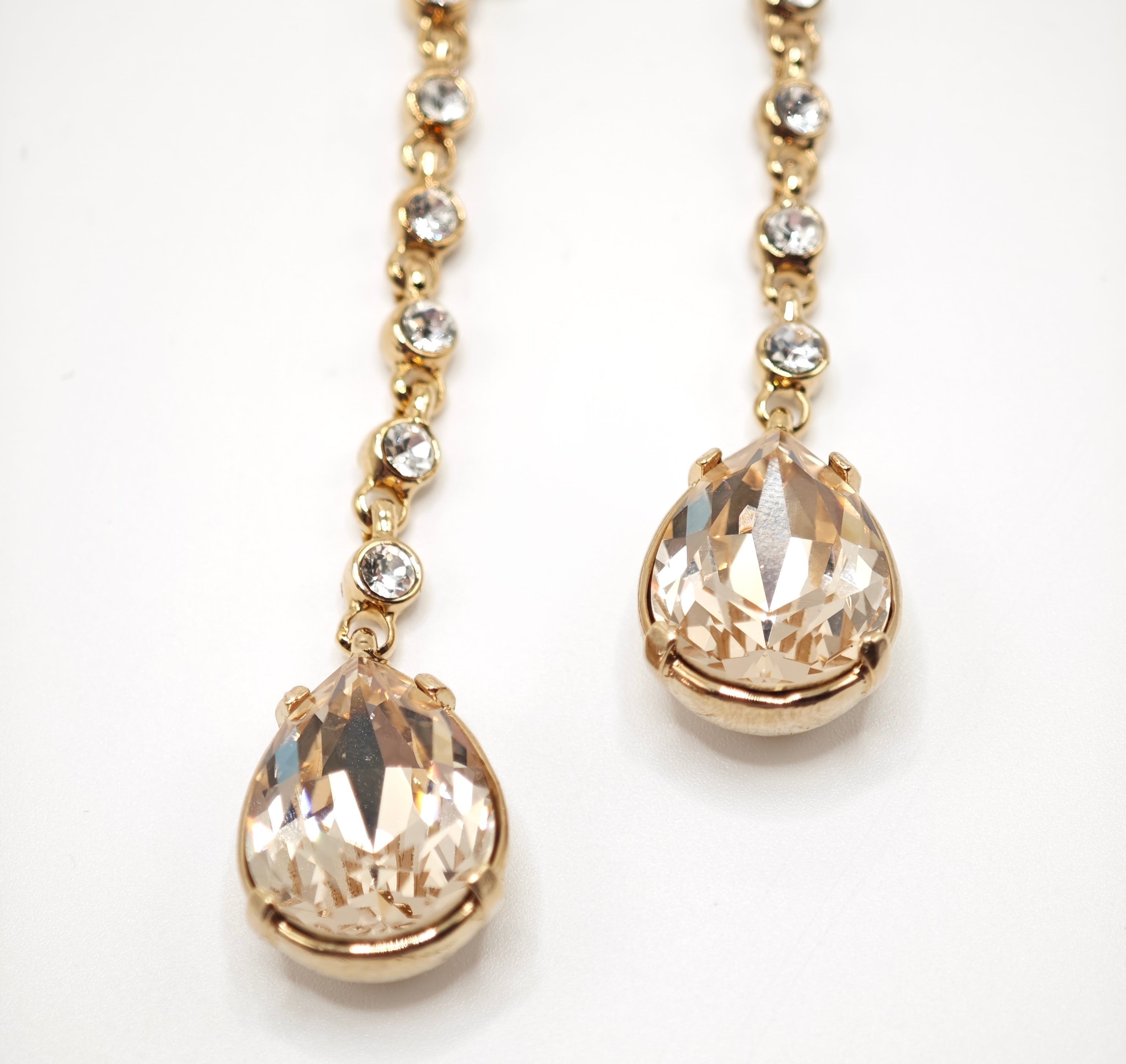 ORECCHINI "FARFALLE" CON DIAMANTI, ZAFFIRI COLORATI E SMERALDI, | Christie's - Foto 8